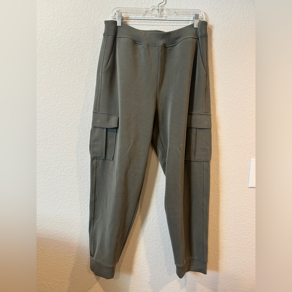 7 Diamonds Women’s Olive REV Cargo Jogger - XL - Picture 2 of 7